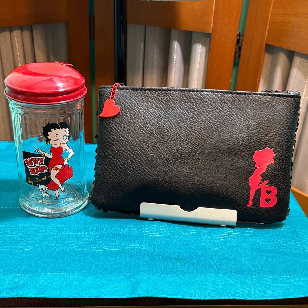 Betty Boop Clutch w/ Betty Boop Design & Sugar dispenser set